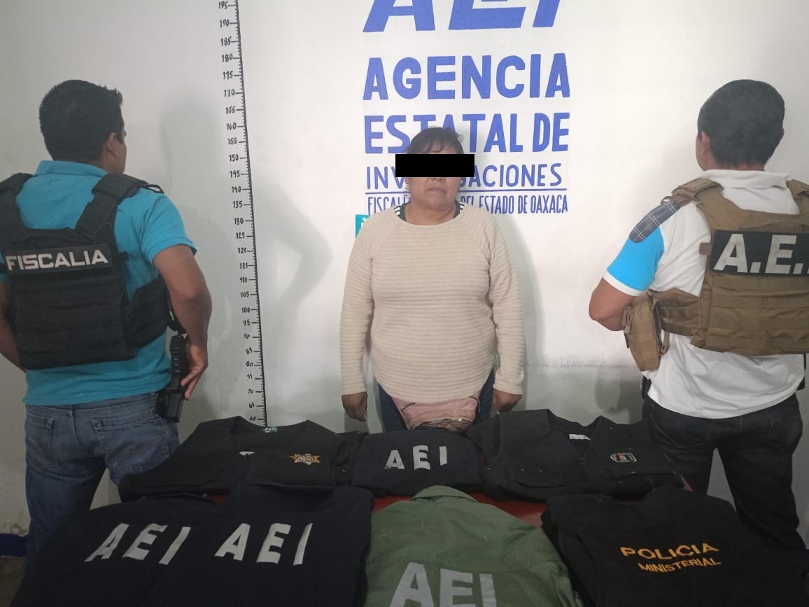 Fiscal A De Oaxaca Detiene A Persona Que Vend A En La Calle Uniformes